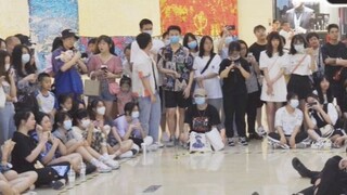【SEVENTEEN】Semua anak laki-laki menari "Poison Fear" di depan ratusan orang. Seventeen menciptakan k