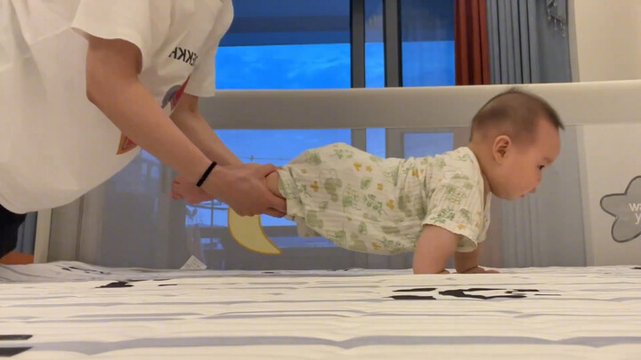 Hakimi năm tháng tuổi đã mở khóa kỹ năng mới!