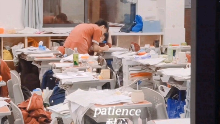 教室里两个孔子我没开玩笑