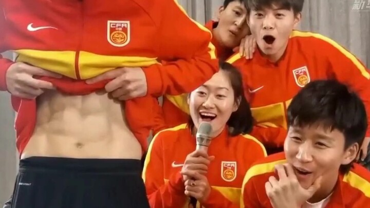 Cơ bụng của các cô gái bóng đá nữ! Thảo nào họ có thể vô địch Asian Cup! Họ xứng đáng!