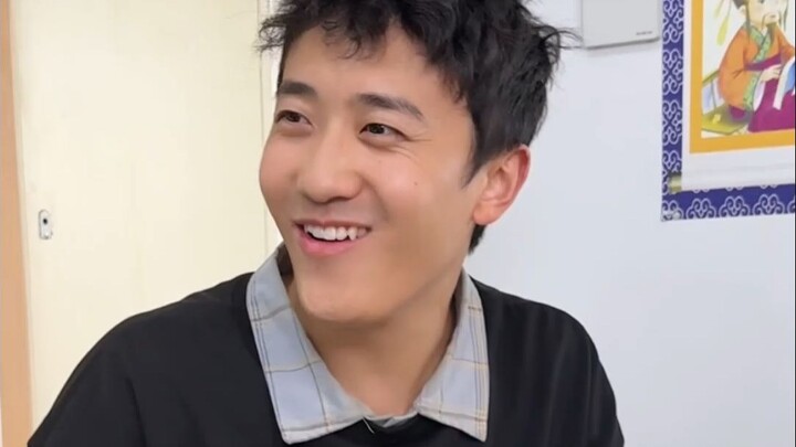 Rumah adalah pelabuhan, tapi justru di sini aku sering memicu badai.