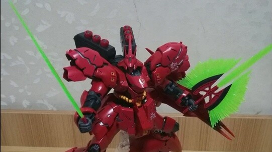 Orang tuaku bilang mereka bisa membeli Gundam sebanyak yang mereka mau, sebanyak yang mereka punya
