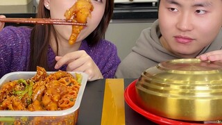 Such delicious spicy and numbing mixed dish—my boyfriend definitely can't resist! I'll play along an