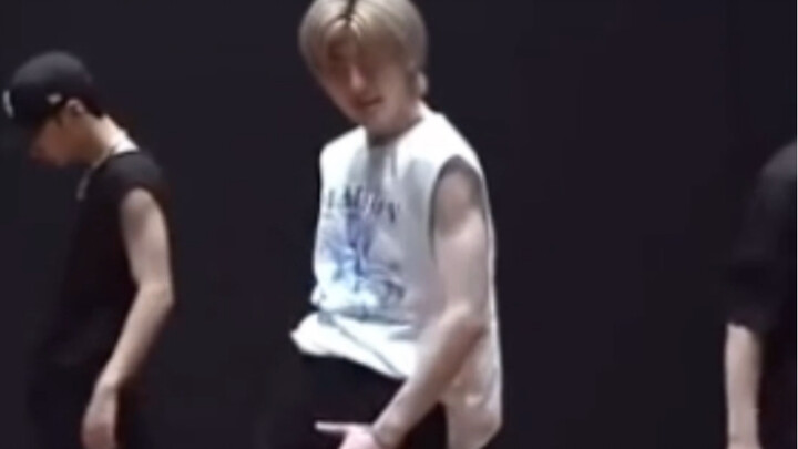 Comparison of Enhaiben's Pass the Mic dance
