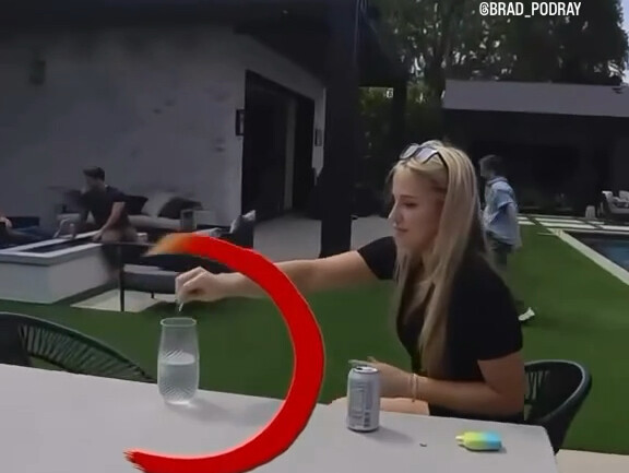 กวีท่านแม่เเม่อี้