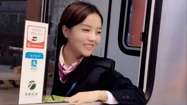 "عندما يصبح الابتسام مهنةً"