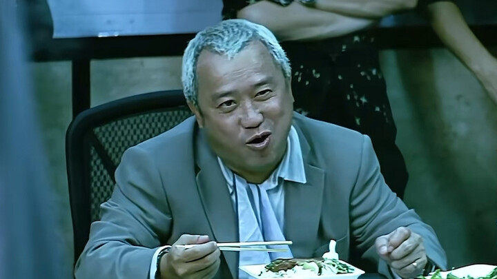 عميل مُتخفي يلاحق عميلًا مُتخفيًا: ذروة السينما الهونغ كونغية في فيلم "أوماندو"