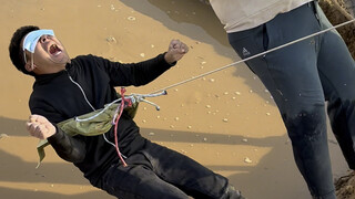 Blindfolded rope cutting challenge!