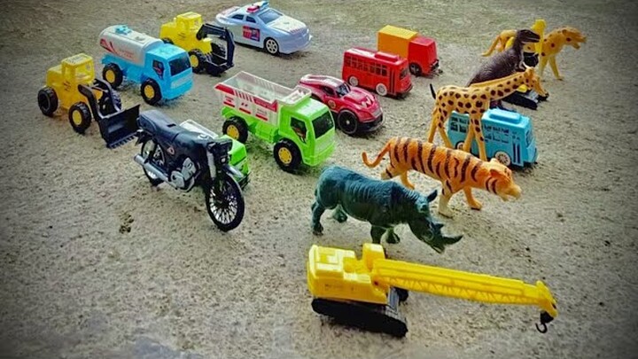 Mencari mainan Excavator ,Truck tangki, Truck pasir, Mobil polisi, ada Hewan dan Binatang juga kawan