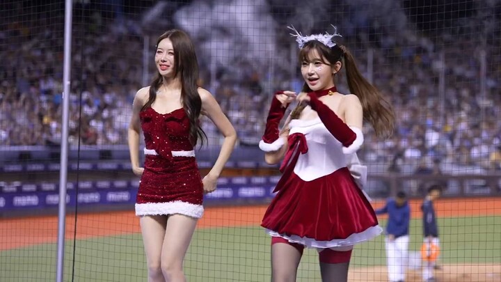 Fubon’s Three Pillars Perform a Christmas Cheerleader Midfield Show