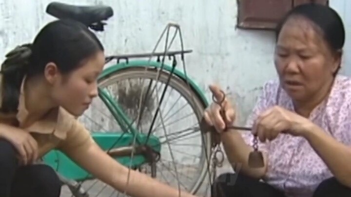 bất ngờ chưa bà già