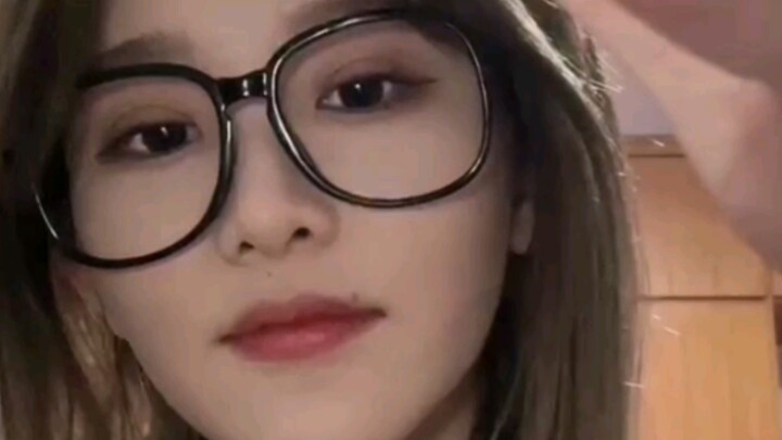 [Poetic Chess] Wy messaged Zhuzhu but got no reply, so he rushed to the livestream and started spamm