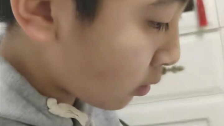 When Ziheng was a baby, that iconic “little milk-hen” moment!
