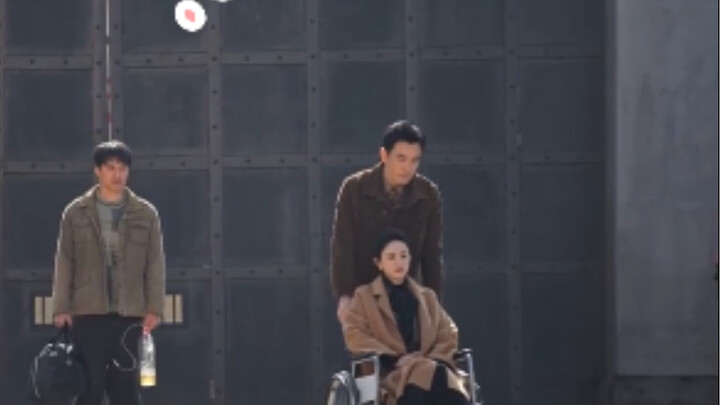 许半夏被王全打了之后坐轮椅，这谈判头脑还得是许老板