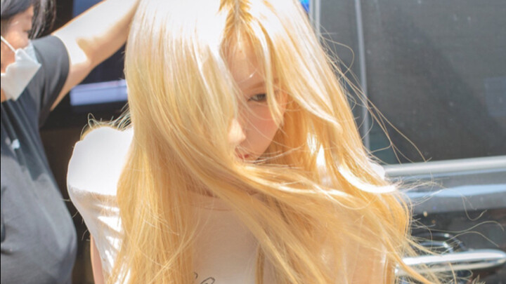 ไอดอลสาวที่ไม่มีช่วงตกต่ำด้านหน้าตาทั้งก่อนและหลังเดบิวต์ (ฉบับไม่ใช่หน้าตาหลัก)