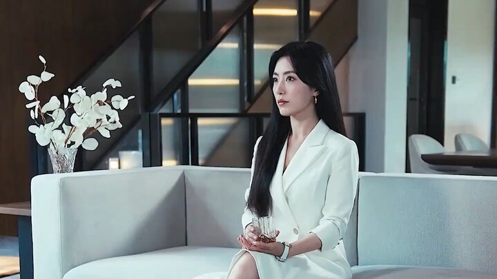 A rich lady was picking a nanny—and ended up choosing the ugliest one! What on earth is going on her