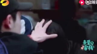 【王鹤棣摸头杀】“帮姐姐把帽子摘掉”只是个借口吧 你就是想摸月月的头！！河堤你个“绿茶男”（bushi哈哈哈哈哈哈哈哈哈哈哈哈哈哈哈哈