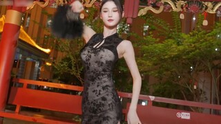 Spring flowers and autumn moon, no need to ask for separation