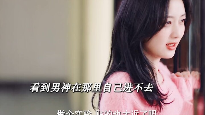 أمّ ضعيفة التحصيل الدراسي تلاحق ابنها المتفوّق، لكنّ السرّ يكمن في الاعتماد على الابن نفسه.