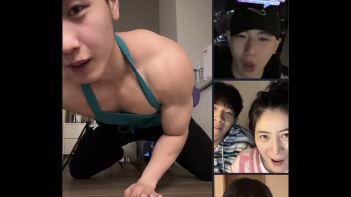 【سمك مجفف لزج】 هذه ميزة خاصة لمحبي السمك المجفف، رقصة مسح الأرض بمريلة عارية من السمك المجفف، احرصوا