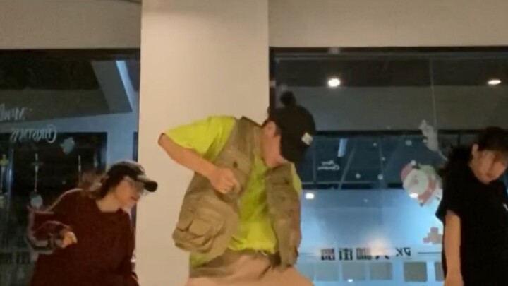 Gunakan gerakan sederhana dan isolasi untuk menciptakan tekstur yang berbeda dan pahami perubahan ke