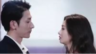 หลังจากเกิดอุบัติเหตุทางรถยนต์เธอเปลี่ยนบุคลิกภาพและหย่าร้างอย่างรวดเร็วแต่ประธานาธิบดีก็ตกหลุมรักเธ