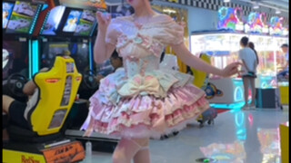 Bouncy puffy skirt—so hot yet so loved, Sailor Moon Usagi