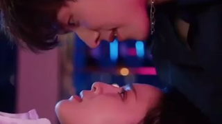 Dipaksa untuk dimanja oleh adik laki-lakinya yang paranoid dan sombong