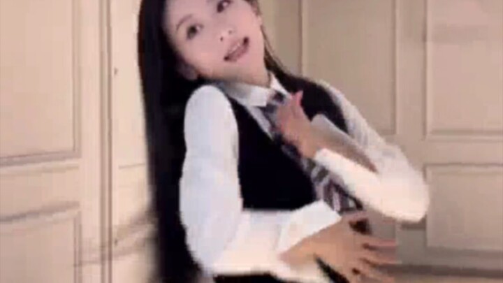 اليوم ألعب دور فتاة آيدول 〡 باو شانغ إن