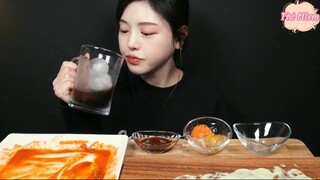 Tôm sốt kem béo, thịt heo chiên chua ngọt, mì xào hải sản cay cuối #amthuc