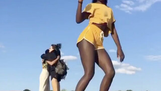 当我听Katy Perry新专Smile里的Tucked