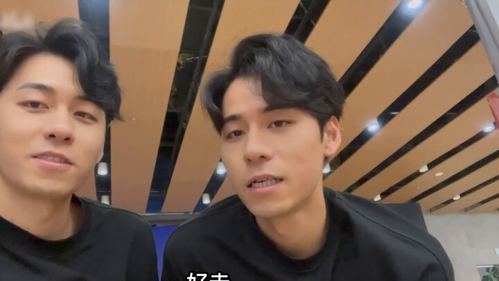 เป็นไปได้ไหมที่ฝาแฝดจะจ่ายเงินหนึ่งเพนนีและผลัดกันกินบุฟเฟ่ต์?