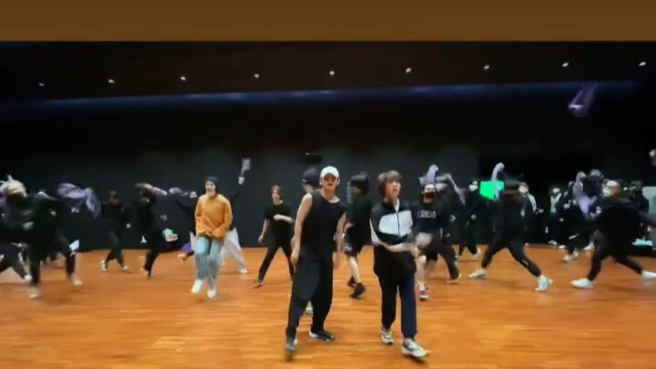 Pembaruan Instagram Kim Taehyung | RUN BTS versi ruang latihan! 17.10.2022
