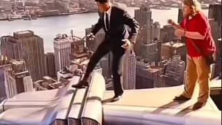 من أجل السفر عبر الزمن، كان على الرجل في الواقع...
