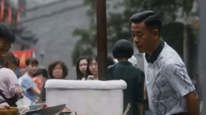 Kepala Besi hari ini dengan murah hati mentraktir semua orang makan.