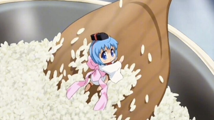 Every day, the girl lies on top of the rice to enhance its aroma, or jumps into a water bottle to pu