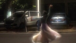 "潺潺流水终于翻过了群山一座座"