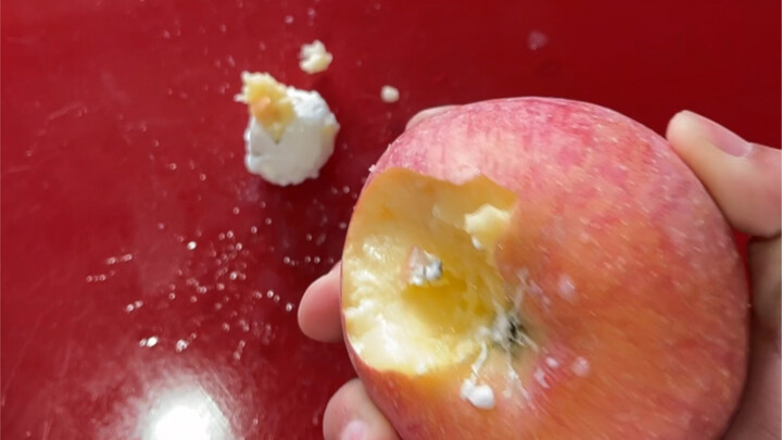 Bánh trôi do bạn gái nấu, răng vỡ tung luôn