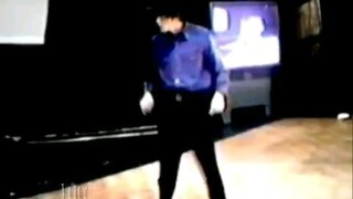 فيديو قصير لبروفة مايكل عام 1995