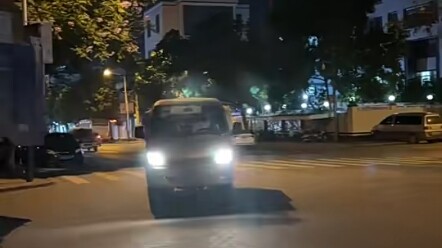 前置   后驱  两门  双座     跑车条件都满足了  你还要什么