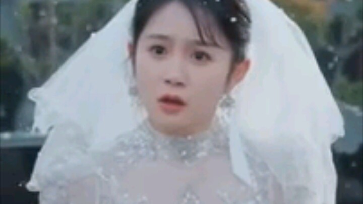 42. Reborn, to escape a scumbag, she marries a comatose CEO and becomes the whole family’s beloved.!