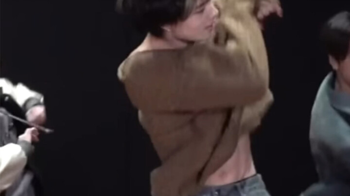 神小露腹肌与香肩的直拍一则｜NI-KI西村力‘Mixed Up’练习室直拍