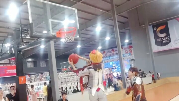 〔沈阳7.29ETU漫展〕钟离达达利亚的篮球单挑赛