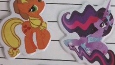 Stiker lucu untuk membeli mainan kuda poni bajakan