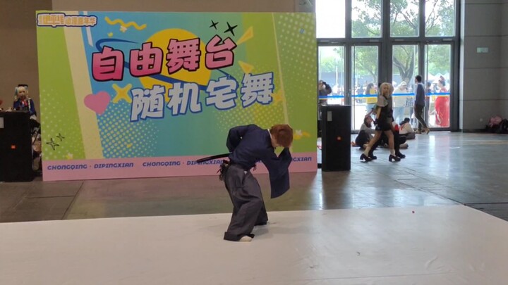 I was startled—what kind of otaku dance is this?