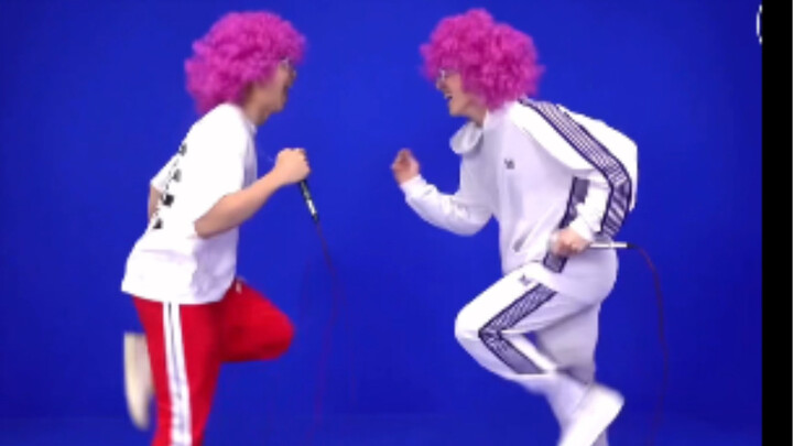 "Dua bola kawat merah muda" Jin dan Namjoon ~ BTS