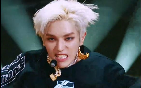 The necklace even snapped! [Lee Tae-yong] NCT 127 – “2 Baddies” solo vertical cut
