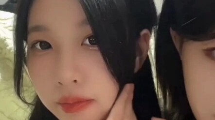 【เหลียงเฉิน เม่ยจิ้ง】ระหว่างไลฟ์สด ทั้งหอมแก้ม หอมหัว จับมือ แกล้งกัดนิ้ว กอดไหล่ กอดเอว สารพัดโมเมน