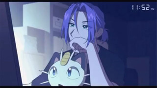 Kojiro and Meow Meow who stayed up late to surf the Internet