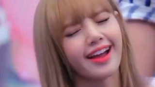 So pretty..my queen Lisa😍